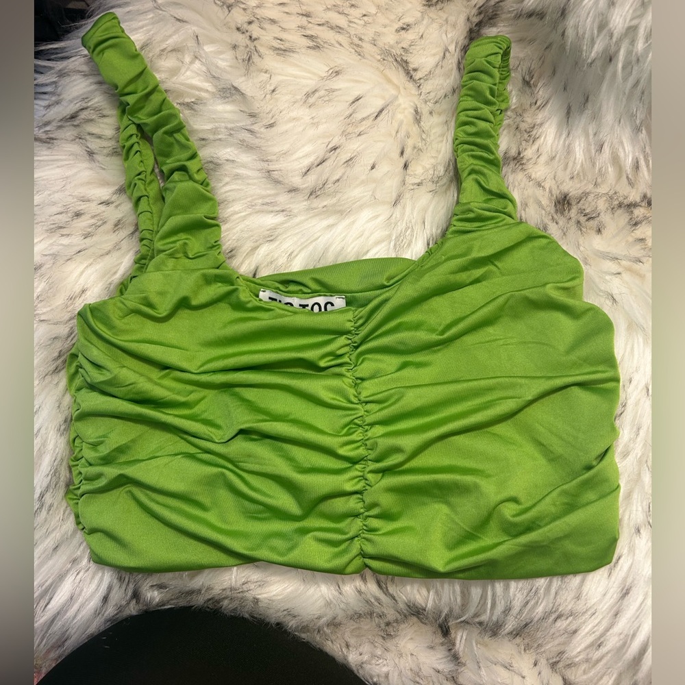 TIC TOC GREEN CROP TOP